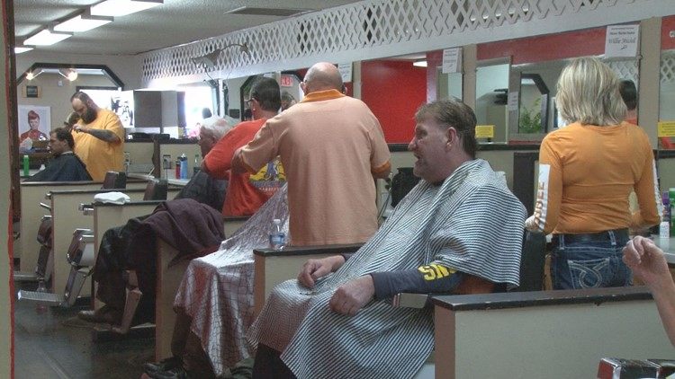 “Care Cuts” gives haircuts to the homeless
